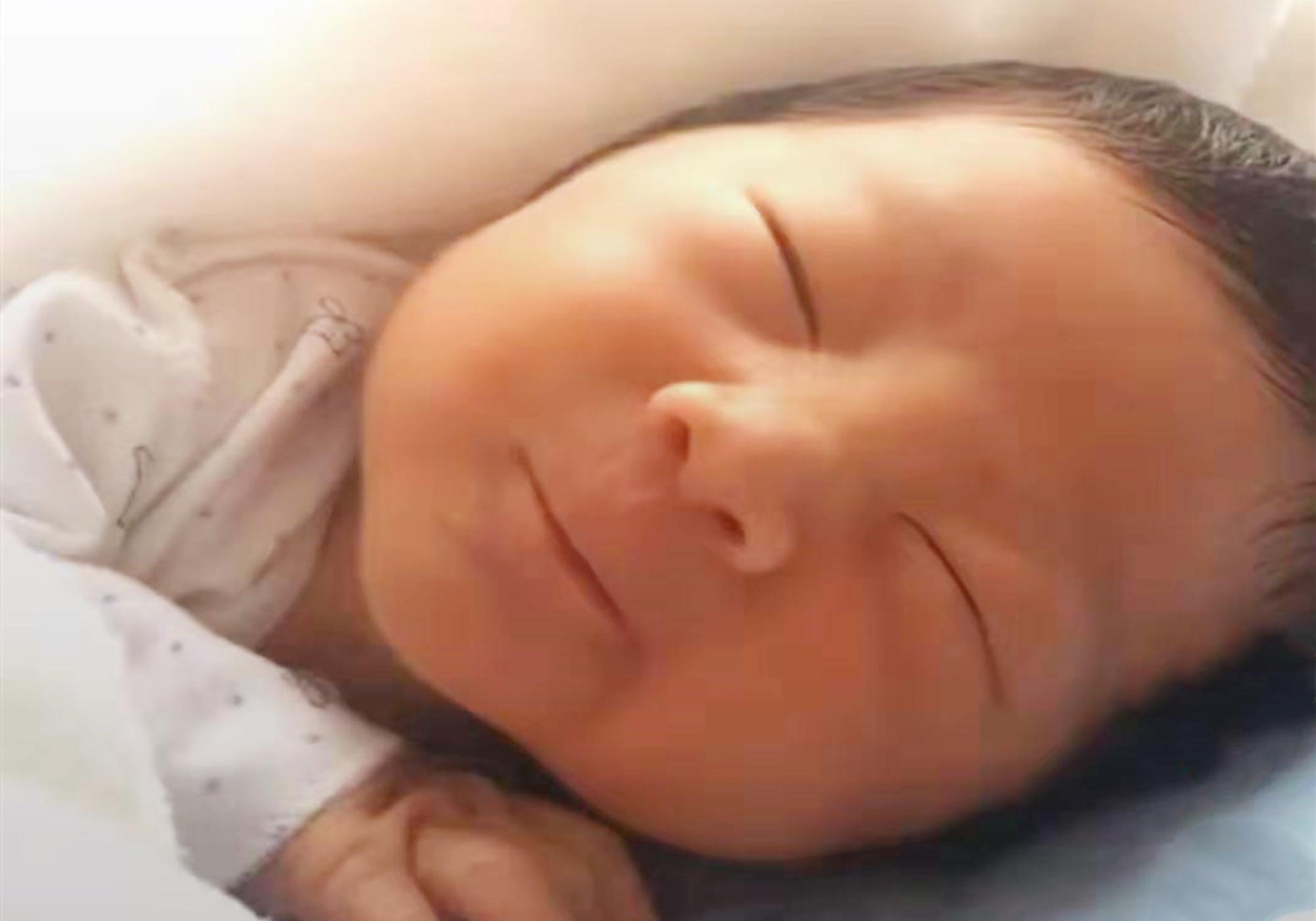 盲人眼球缺失办卡被要求睁眼