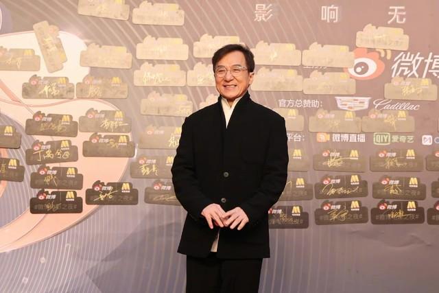 单依纯刚开场就演小品