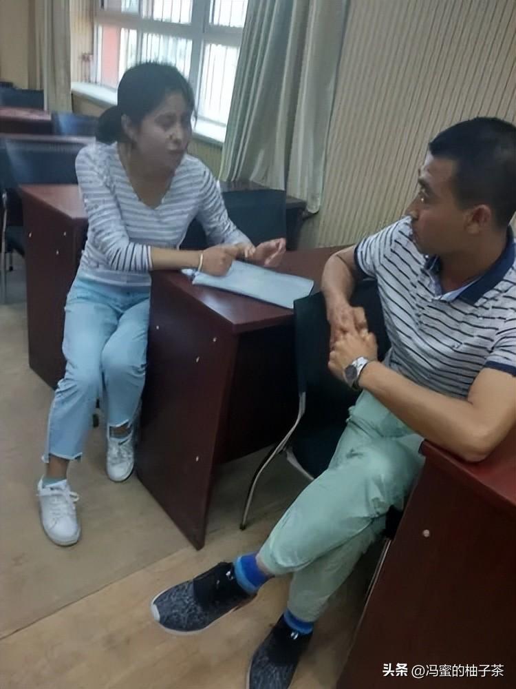 4名老师打女童被拘