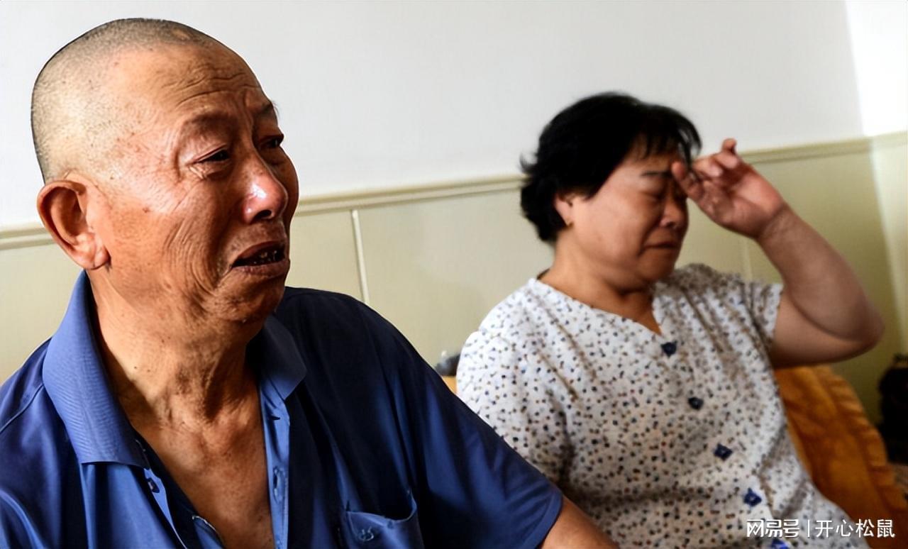 继父去世引发家族震动！祖孙三代10人验血认祖，真相令人震惊！