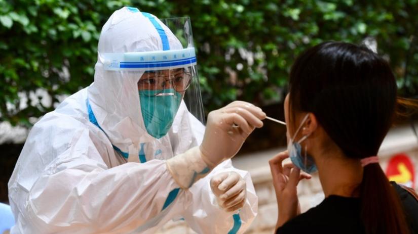 新冠阳性率上升 专家:病毒还在变异