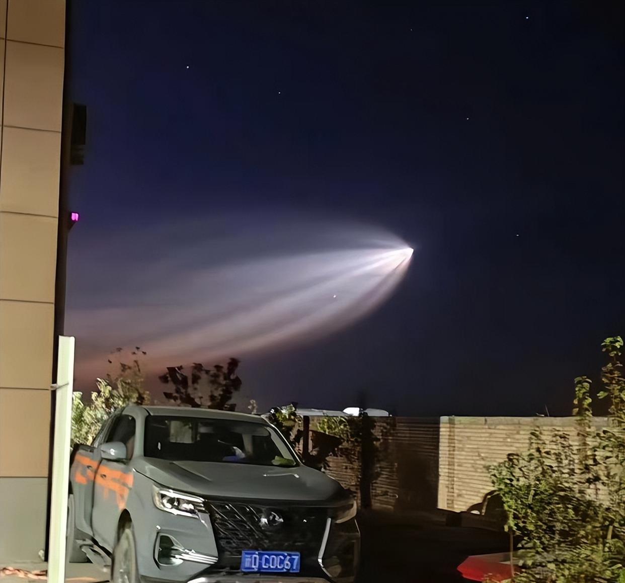 新疆多地出现的发光不明飞行物是啥