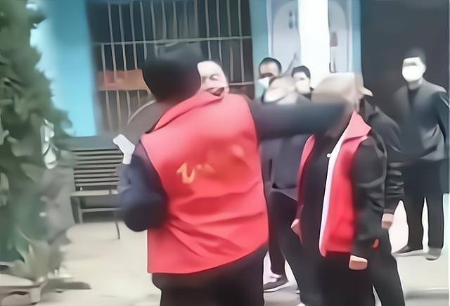 掌掴北京队的红衣男子被拘留8天
