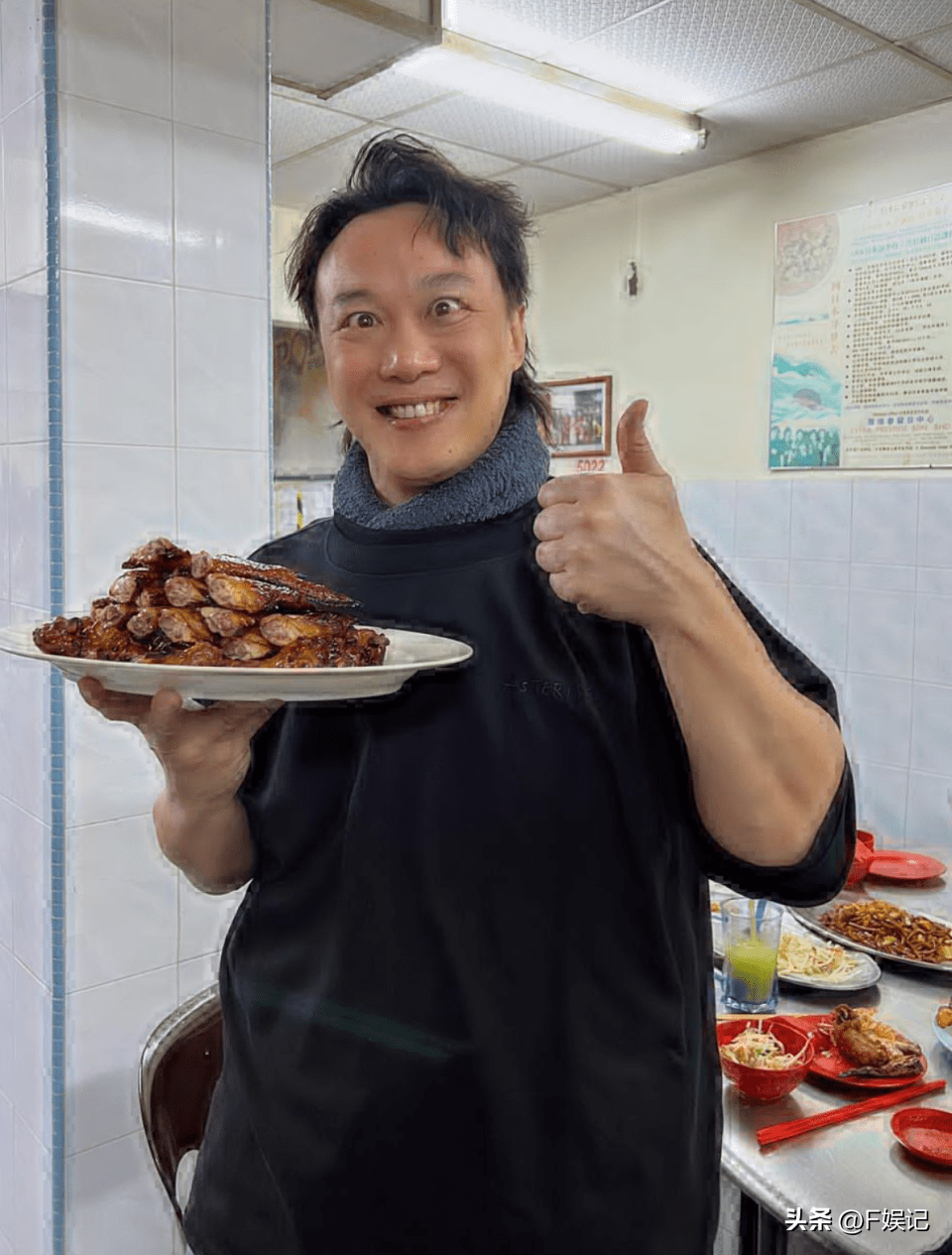 陈奕迅晒照报平安：复活后先吃肉
