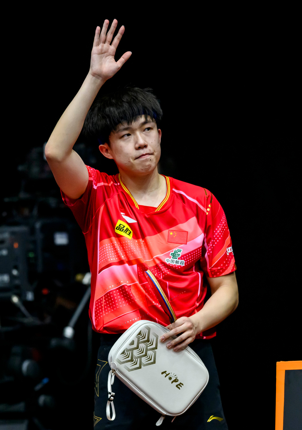 王楚钦球拍风波后4-0横扫晋级16强