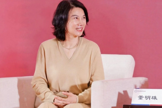孟羽童称时隔两年收到董明珠微信