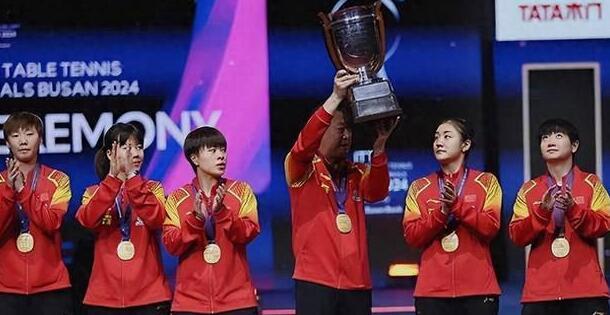陈梦回家乡踢球1小时换了3身造型，时尚与运动完美碰撞！