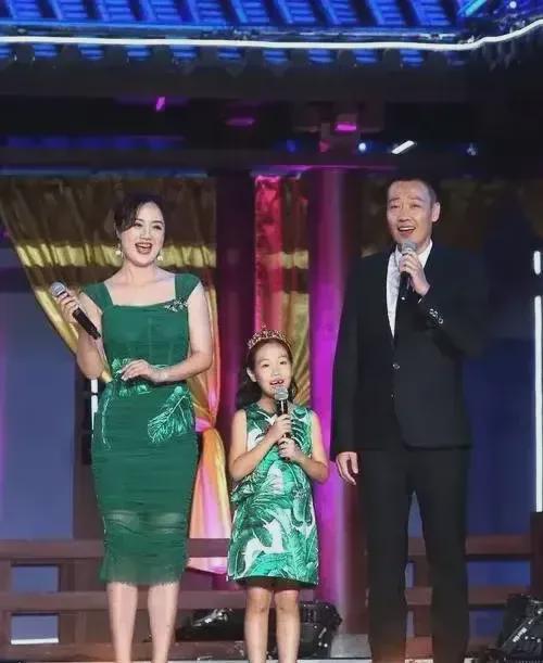 辛柏青换蜡烛头像悼念朱媛媛