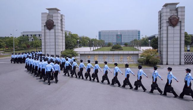 江苏警官学院拍毕业照 压迫感爆棚
