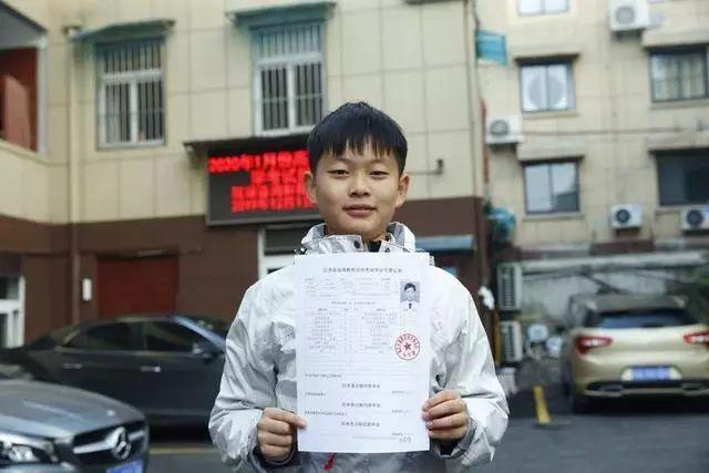 传9岁天才棋手被父亲家暴跳楼身亡