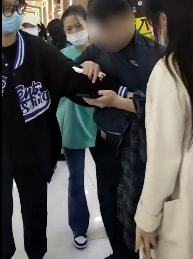 高校男生偷拍女性 被当场抓获