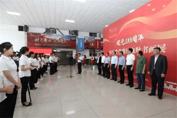陈坤儿子大学毕业 父子俩合照庆祝