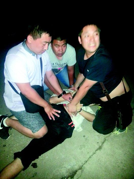 5人开假派出所抢劫失足妇女21万