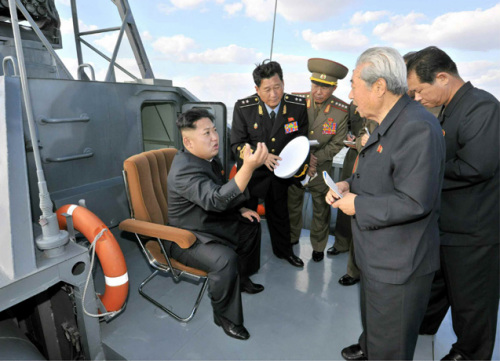 震惊！朝鲜新建军舰出严重事故 金正恩现场目睹全过程