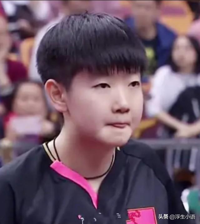 震撼！孙颖莎连扛男对手三板倒地爆冲，这一幕让全场沸腾！