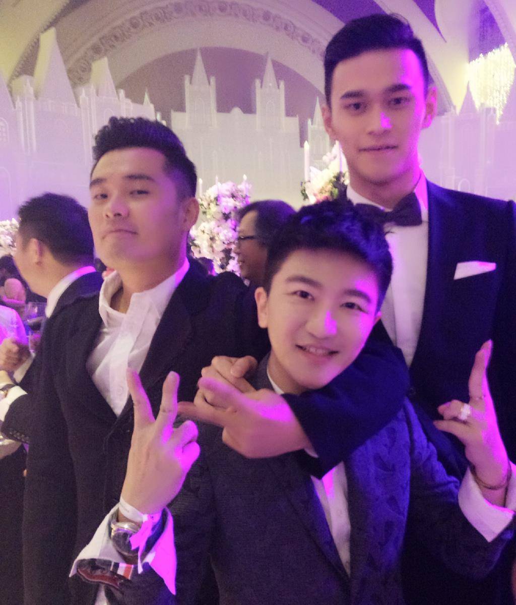 【感动瞬间】孙杨和11个弟弟自拍留念背后的温情故事，网友直呼太暖了！