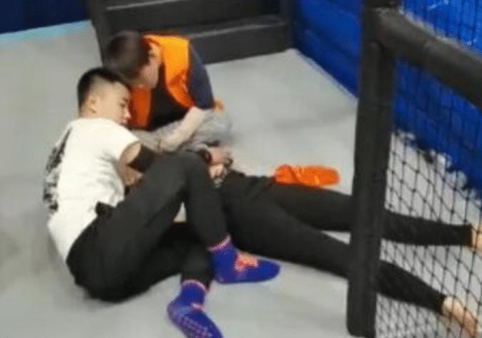 "我曾以为爱情能战胜一切"截瘫网红泣诉结婚生子遭抛弃，揭露残酷现实