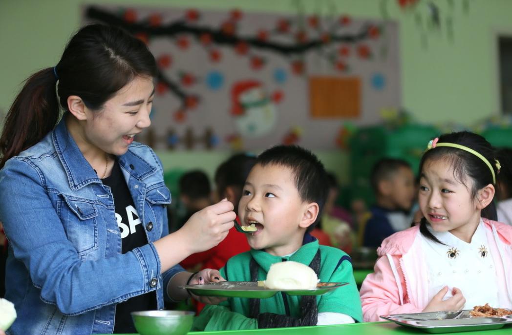 震惊！女幼师下班途中遭男子连刺13刀身亡，凶手动机成谜