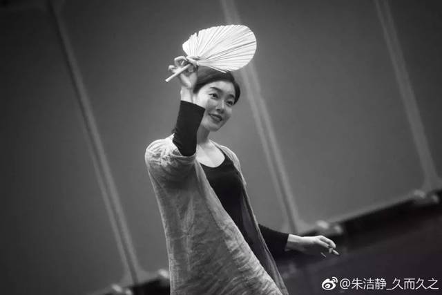 震撼！朱洁静春晚前放化疗25次，背后故事令人泪目