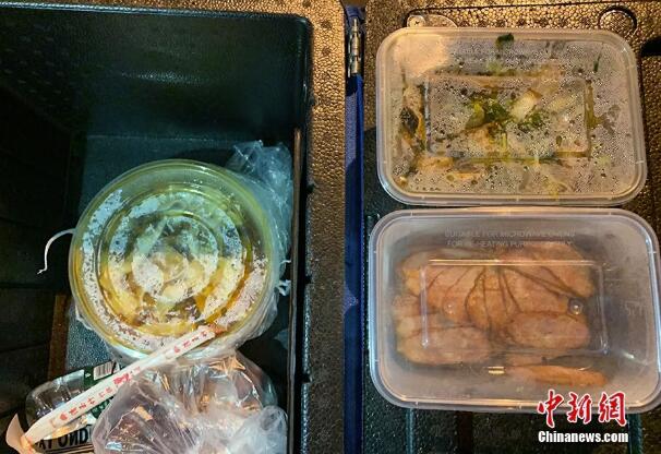🚨警惕！外卖盒盛60℃以上食物会释放有毒物质，你可能每天都在"慢性中毒"！