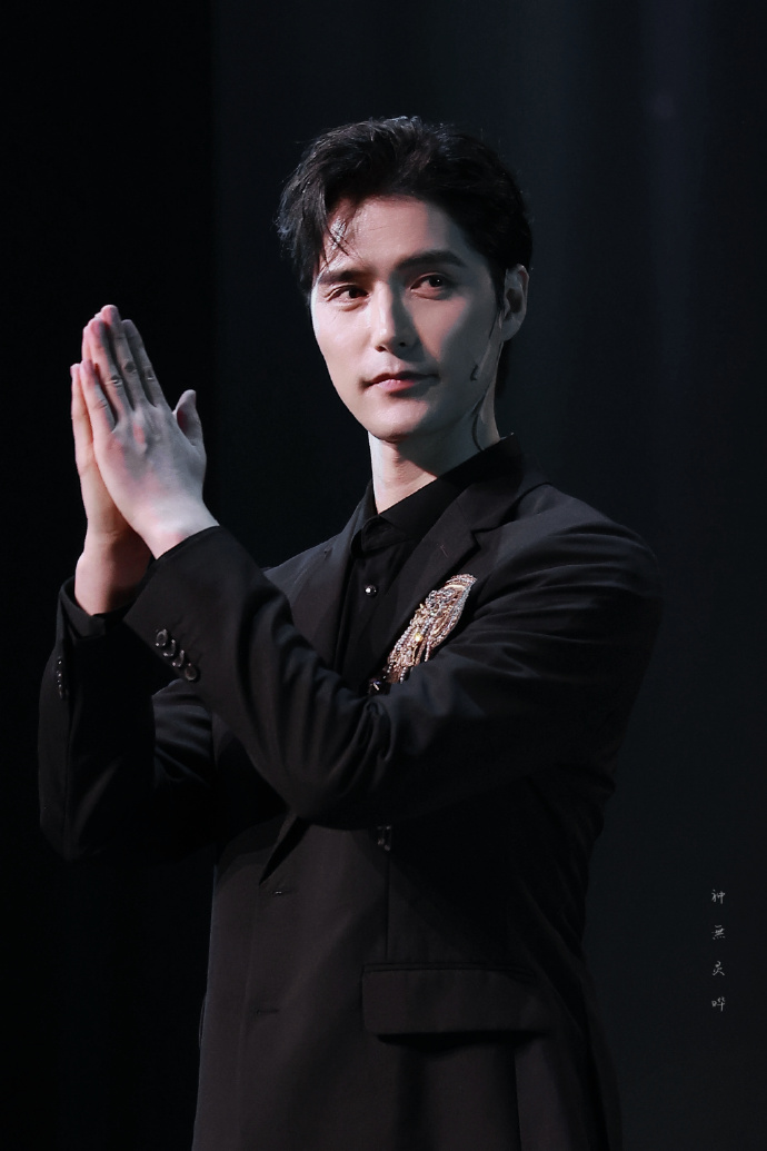 震撼来袭！揭榜歌手阿云嘎深情演绎《余温》，能否再创音乐奇迹？