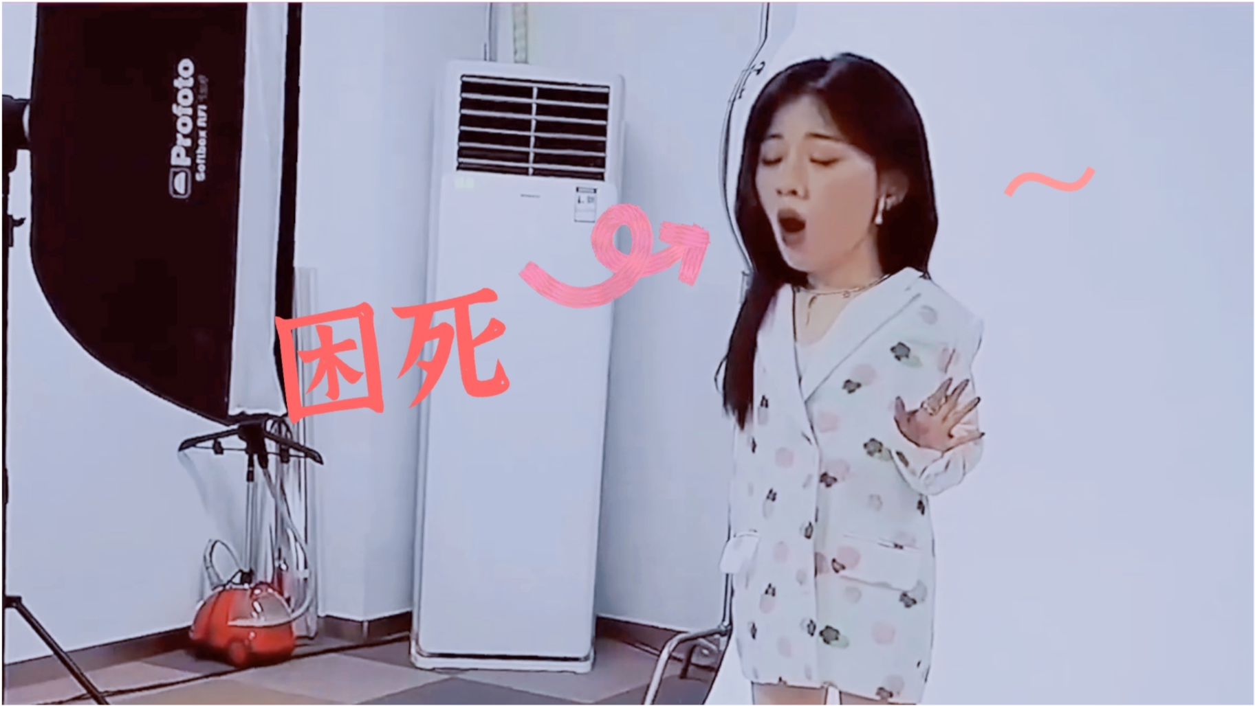 "单依纯又困了"引热议当红歌手为何频频犯困？背后原因令人心疼！