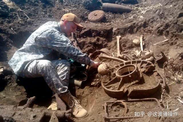 震惊！俄罗斯巨型二战雕塑内惊现无名尸体，背后隐藏什么秘密？