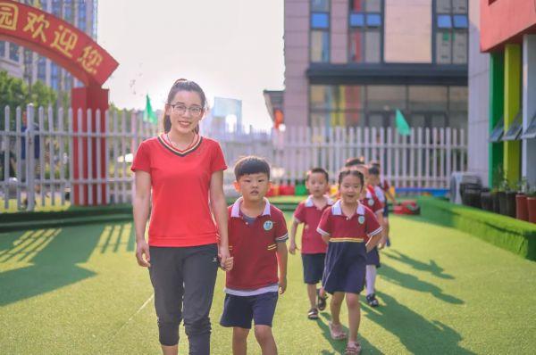 震惊！女幼师被连刺13刀身亡 警方通报揭露惊人内幕