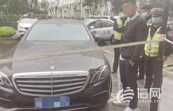 震惊！奔驰司机路怒爆发，竟用高尔夫球杆狂砸前车！已被刑拘！