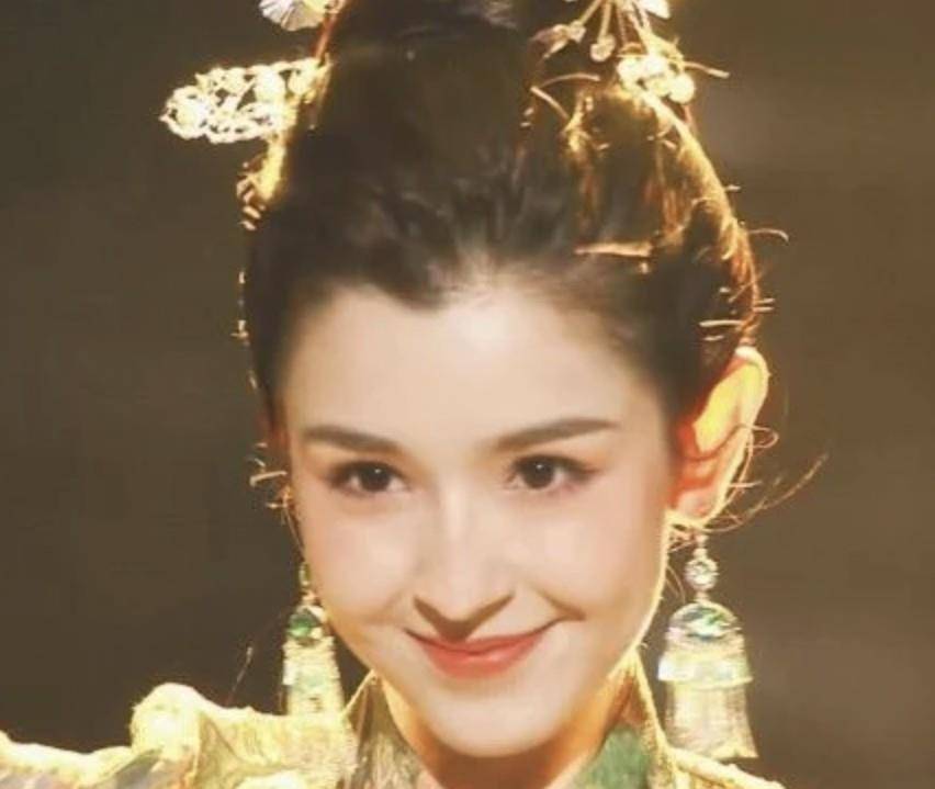 "太扎心！哈妮克孜曾因不够好看被换角，背后真相令人唏嘘"